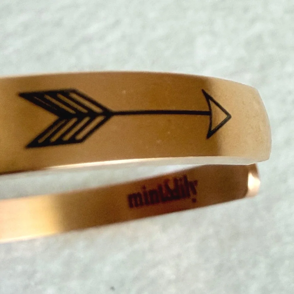Mint & Lily Cuff Bracelet Womens OS Rose Gold Mama Bear 3 Cubs Arrow Engraved